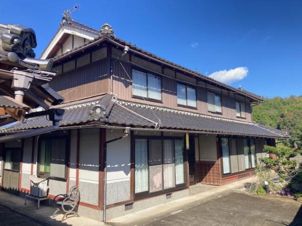 Cheap house in Kyoto Fu, Japan.